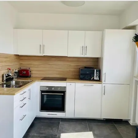 Charming 1 Bedroom Flat With Terrace-67b Lussemburgo