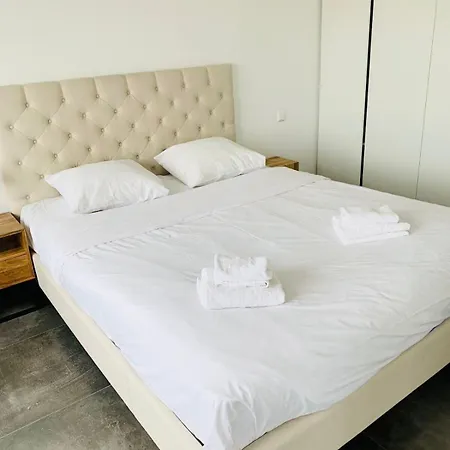 Charming 1 Bedroom Flat With Terrace-67b