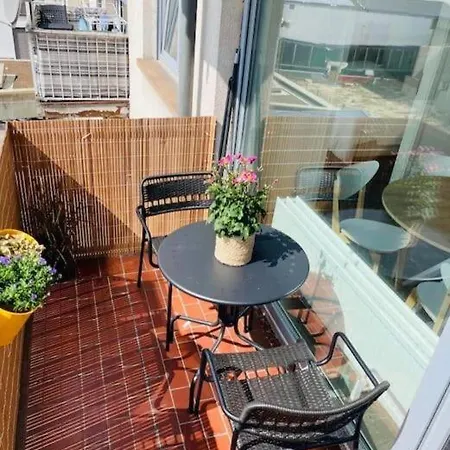 Charming 1 Bedroom Flat With Terrace-67b Lejlighed